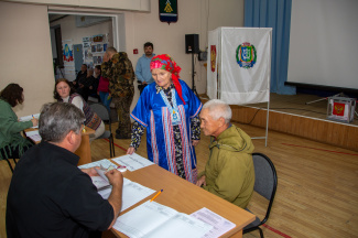 ПЕРВЫЕ ИЗБИРАТЕЛИ НИЖНЕВАРТОВСКОГО РАЙОНА ПРОГОЛОСОВАЛИ НА ВЫБОРАХ