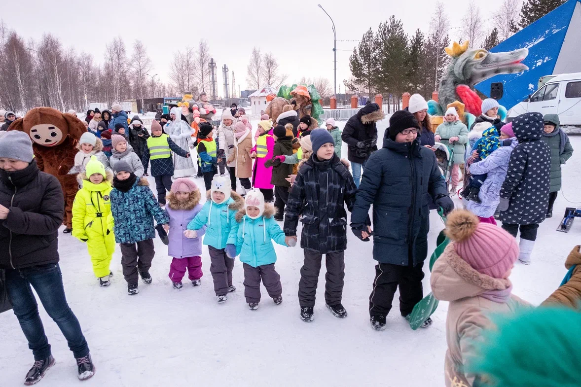 В ИЗЛУЧИНСКЕ ОТКРЫЛИ СНЕЖНЫЙ ГОРОДОК