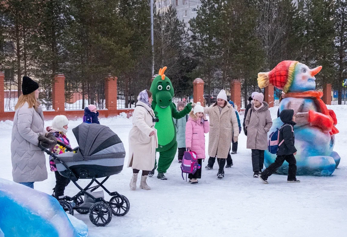 В ИЗЛУЧИНСКЕ ОТКРЫЛИ СНЕЖНЫЙ ГОРОДОК