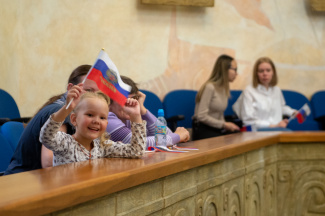 В КАЖДОМ ПОСЕЛЕНИИ РАЙОНА СЕГОДНЯ ПРОХОДЯТ ПРАЗДНИЧНЫЕ МЕРОПРИЯТИЯ, ПОСВЯЩЕННЫЕ ДНЮ НАРОДНОГО ЕДИНСТВА