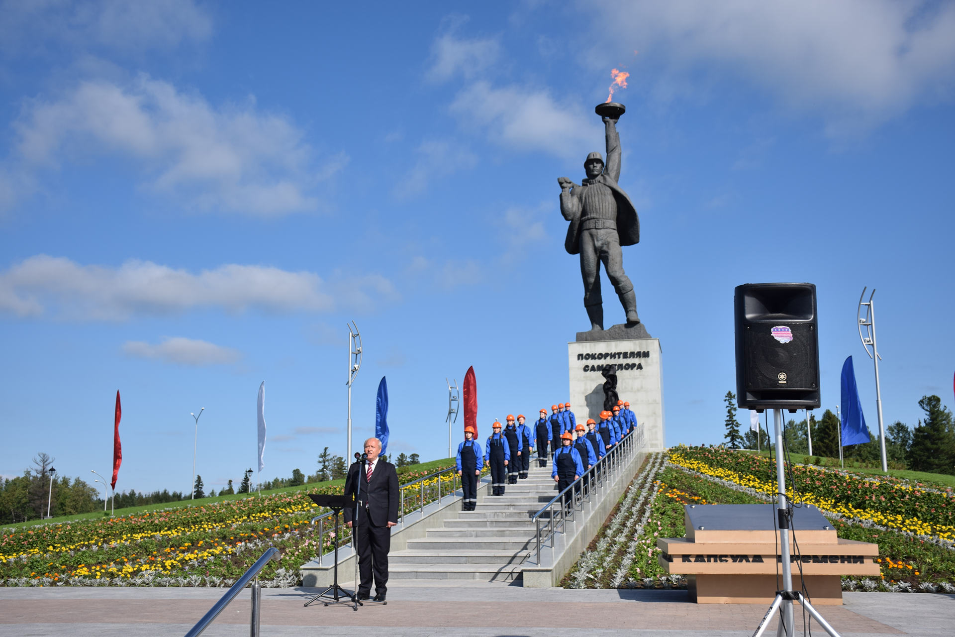Памятник покорителям Самотлора в Нижневартовске