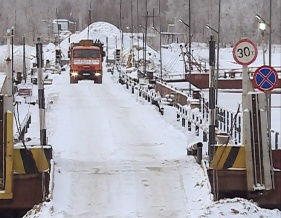 НАПЛАВНОЙ МОСТ В НАПРАВЛЕНИИ СЕЛА ОХТЕУРЬЕ УСТАНОВЛЕН