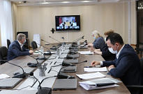 Борис Саломатин провел аппаратное совещание по вопросам о ситуации на рынке труда и о вакцинации от коронавирусной инфекции COVID-19